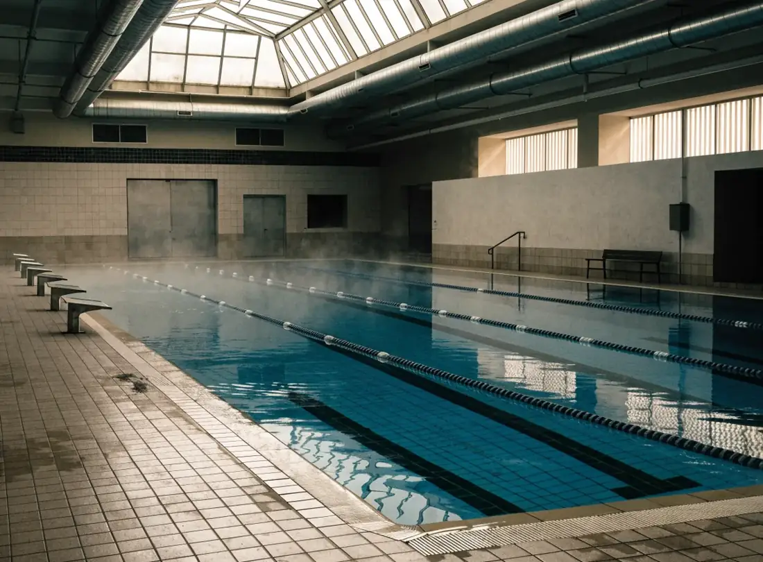 Alberca techada y climatizada de un centro deportivo